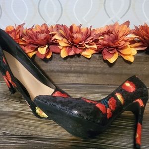 Multicolored flower pumps